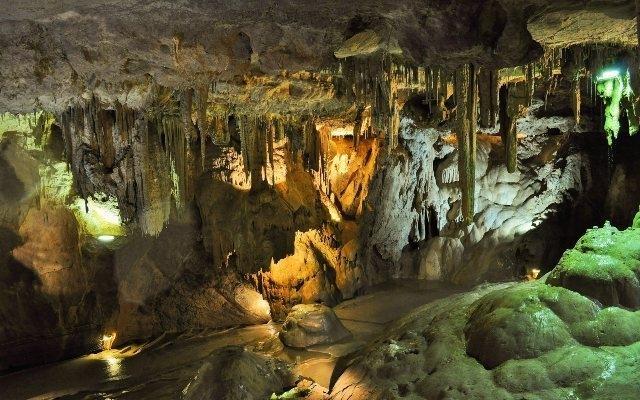 Mawsmai Cave Tour Package